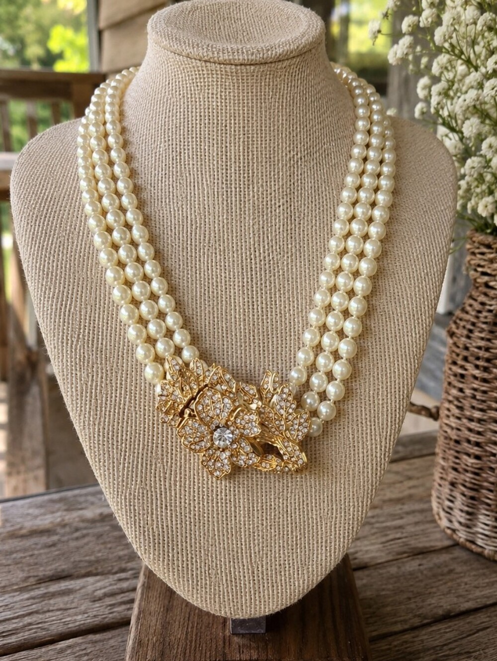PEARL 3 STRAND VINTAGE NECKLACE WITH CABACHON BROACH STYLE PENDANT